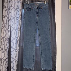 Levi’s Shaping Straight Jean